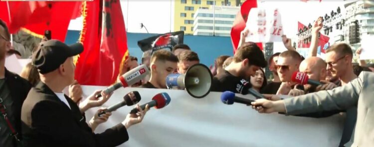 Protesta për gjuhën shqipe nga Shkupi në Tiranë