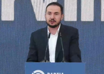 Salianji “sulmon” Berishën: E ke kthyer PD në kotec dhe po e mban me zor