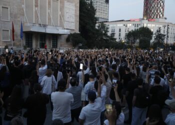 Protestë në Tiranë, qytetarët: Jo ndërtimeve në zonat e mbrojtura