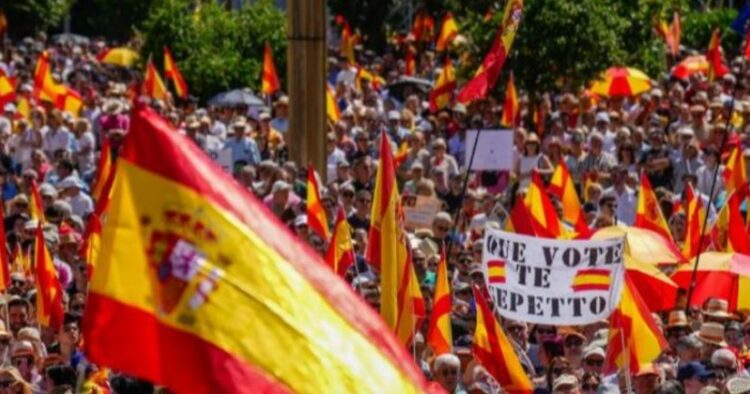 Skandalet e korrupsionit, spanjollët protestojnë në Madrid