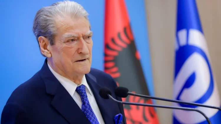 Protesta përpara Kryeministrisë, Berisha: Vala e opozitës nuk do të ndalet