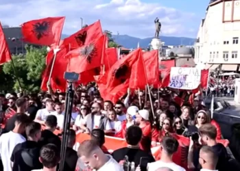 Protesta e studentëve në Shkup për gjuhën shqipe,policia liron 3 të rinjtë shqiptarë
