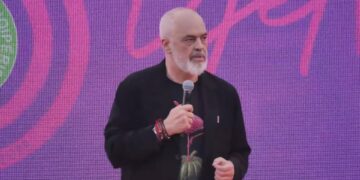 Rama u përgjigjet protestuesve: Kush më quan tradhtar është i pafytyrë
