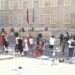 Një grup protestuesish e qendrojnë sërish para Kryeministrisë