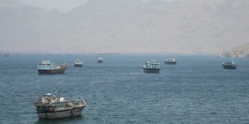 Irani: Marina iraniane detyroi anijet amerikane të largoheshin nga Gjiri i Omanit
