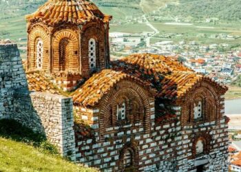 “Turisti per Caso”: Shqipëria, një udhëtim që zbulon transformimin e vendit