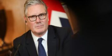 Kryeministri britanik: Ne do ta rrisim presionin mbi Putinin, derisa të ndalet lufta