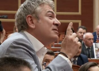 “Dil e bëj be që s’ke qenë në Aruba”, debate mes Gjiknurit dhe Berishës