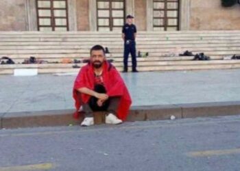 Rama dedikim protestuesit: Mbrëmë të kthyen në hero për të të lënë në rrugë vetëm
