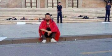 Rama dedikim protestuesit: Mbrëmë të kthyen në hero për të të lënë në rrugë vetëm