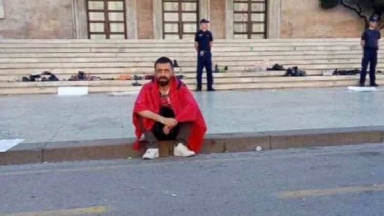 Rama dedikim protestuesit: Mbrëmë të kthyen në hero për të të lënë në rrugë vetëm