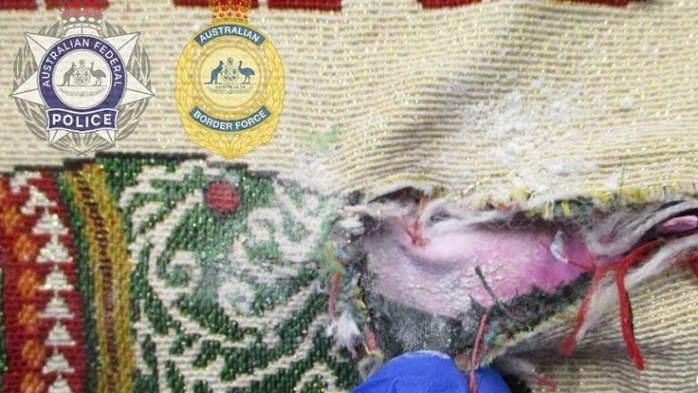 Stjuardesë 26-vjeçare arrestuar në Australi për trafik heroinë me vlerë 302 mijë euro
