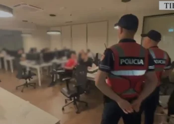 Call center në Tiranë/ Arrestohen në flagrancë 4 organizatorë, në hetim 49 punonjës