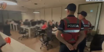 Call center në Tiranë/ Arrestohen në flagrancë 4 organizatorë, në hetim 49 punonjës