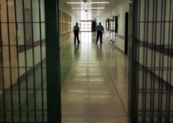 Ndërrojnë jetë dy oficerë policie të burgut 313, dyshohet se pësuan atak kardiak