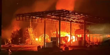 Ukraina godet fabrikën e armatimit në Rusi, Moska lëshon breshëri dronësh