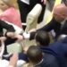 VIDEO/ Deputetët e opozitës dhe mazhorancës sherr me grushte në Gjeorgji