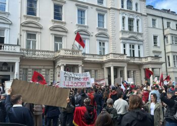 Zvërneci, shqiptarët në Britaninë e Madhe protestë para ambasadës shqiptare