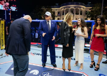 Arte marciale, fishekzjarre dhe VIP-a, si e festoi Trump 80-vjetorin