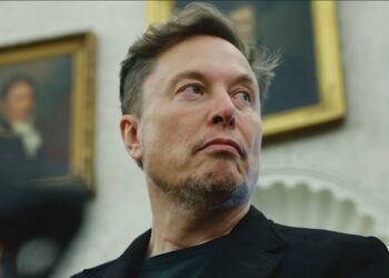 Elon Musk bëhet trilioneri i parë në botë
