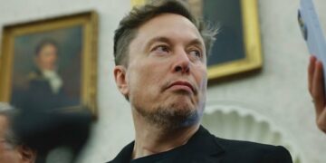 Elon Musk bëhet trilioneri i parë në botë