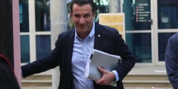 Veliaj bëhet për herë të dytë baba i një djali