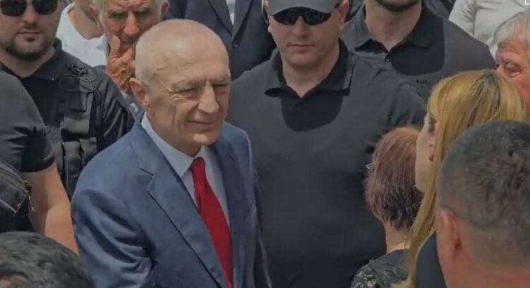 Ilir Meta i jep lamtumirën e fundit të atit, nën masa të rrepta sigurie