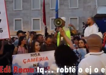 “Rama të q… robtë”/ Kryeministri publikon videon, ka një thirrje për protestuesit