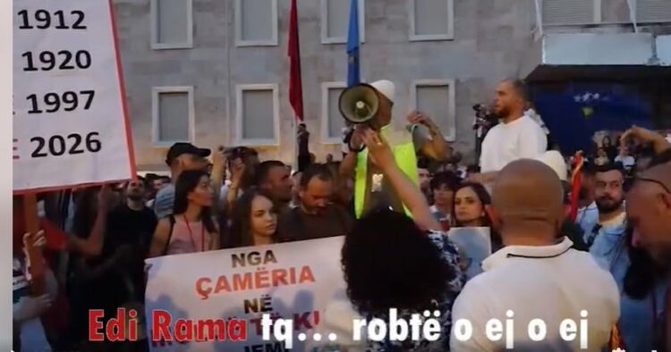 “Rama të q… robtë”/ Kryeministri publikon videon, ka një thirrje për protestuesit