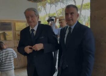 Berisha i shkon për ngushëllim Metës për humbjen e babait