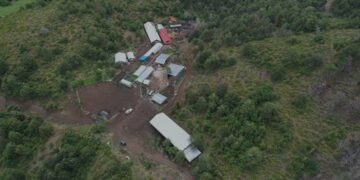 Ngjarja në Maliq, në banesën e autorit u gjetën dy dronë, armë dhe radio