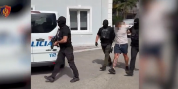 Akuzohet për tentativë vrasje në Spanjë, arrestohet 22-vjeçari në Shëngjin