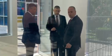 Skënder Hita në Gjykatën e Posaçme, inspekton kushtet e sigurisë