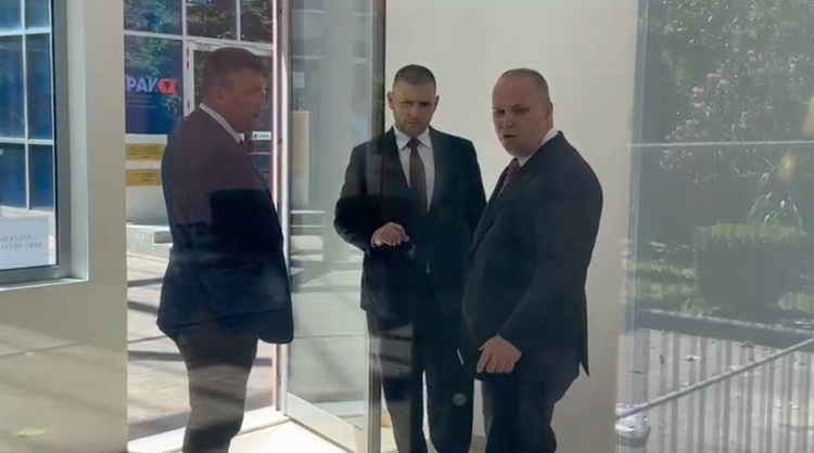 Skënder Hita në Gjykatën e Posaçme, inspekton kushtet e sigurisë