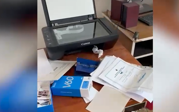 Zbulohet laborator për falsifikim dokumentesh, 3 të arrestuar në Tiranë