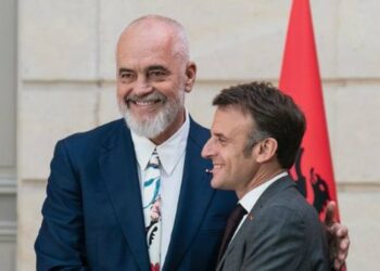 Rama vizitë në Francë, takohet me Macron