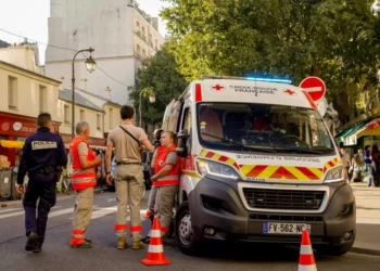 Franca përfshihet nga i nxehti ekstrem, dy fëmijë gjenden të pajetë në makinë