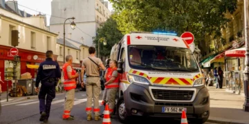 Franca përfshihet nga i nxehti ekstrem, dy fëmijë gjenden të pajetë në makinë
