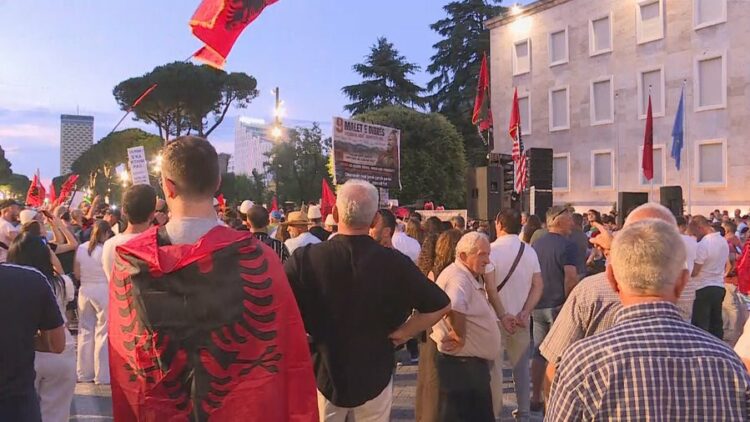 Protestat, policia procedon penalisht 11 persona