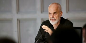 “Provova t’i vesh këpucët e kryeministrit”, Rama publikon mesazhin e qytetarit