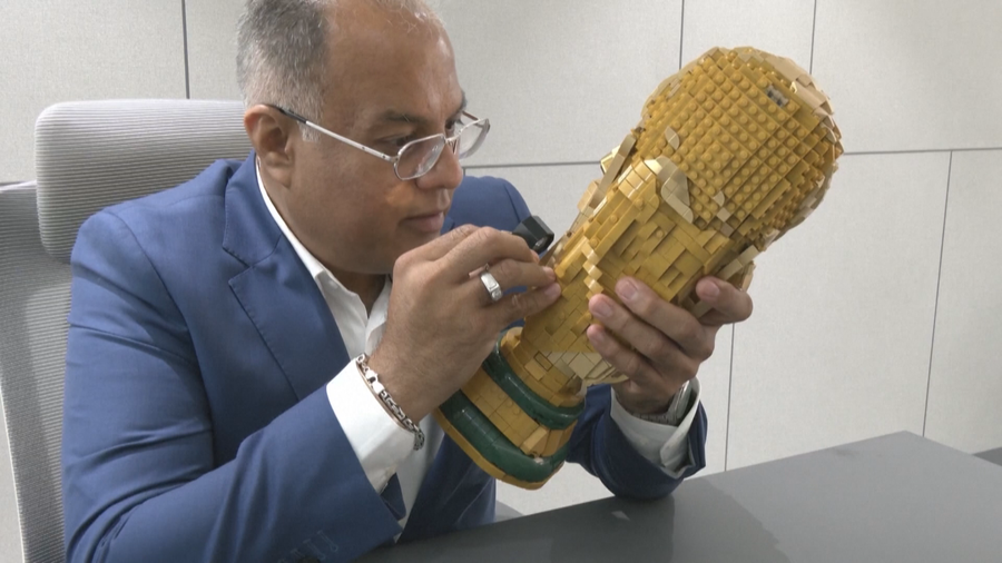 Kushton 81 mijë dollarë  Kupa e Botës më e veçantë me diamante dhe lego