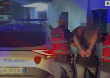 Lëvizte me pistoletë, 31-vjeçari arrestohet nga Policia te rrethrrotullimi i Rinasit