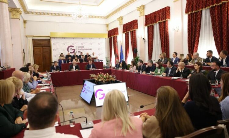 PS mbledh Grupin Parlamentar në fokus integrimi në BE dhe investimi në Zvërnec