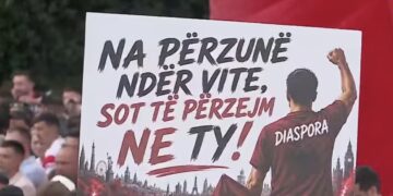 Protesta/ Qytetarët e diasporës-Ramës:Na përzunë ndër vite, sot do të përzëmë ne ty