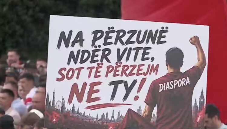 Protesta/ Qytetarët e diasporës-Ramës:Na përzunë ndër vite, sot do të përzëmë ne ty