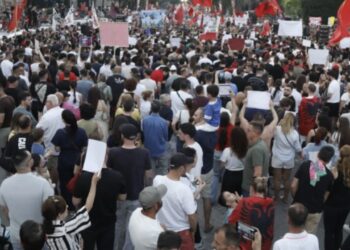 “Zvërneci”/ Qytetarët sërish në protestë, thirrje Ramës: Dorëhiqu