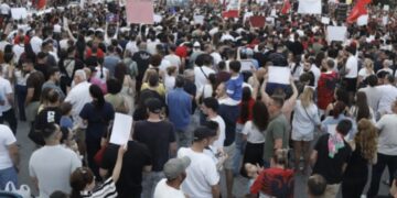 “Zvërneci”/ Qytetarët sërish në protestë, thirrje Ramës: Dorëhiqu