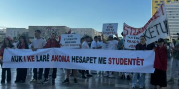 Dita e 11-të e protestës, qytetarët kërkojnë largimin e Ramës
