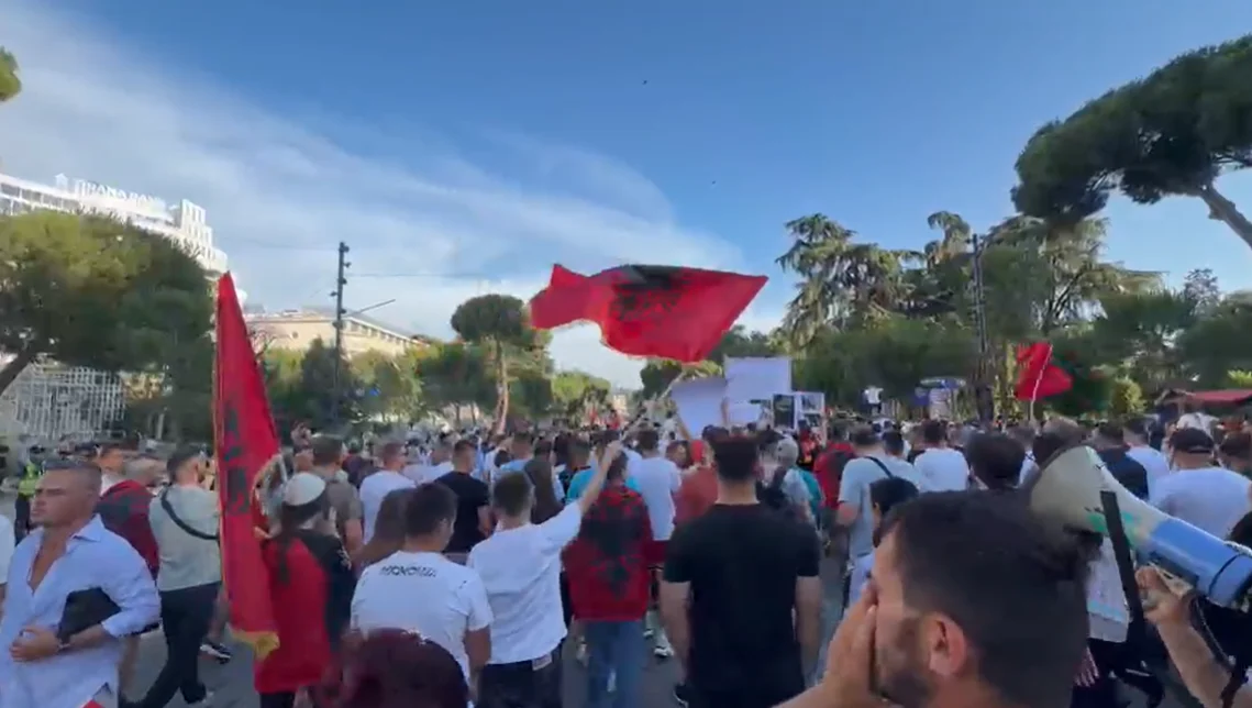 Dita e 11 të  protestuesit  Të ngremë një forum kombëtar gjithëpërfshirës