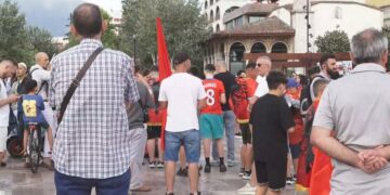 Protesta e 12-të/ Qytetarët kërkojnë largimin e Edi Ramës